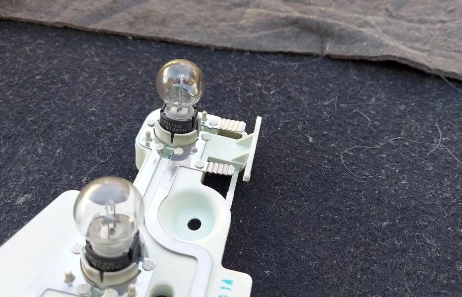 Галогенова лампа EA LightX PH16W 2801 12V 16W (ремкомплект ламп повороту та стоп-сигналів) Mercedes Харків - фото 4