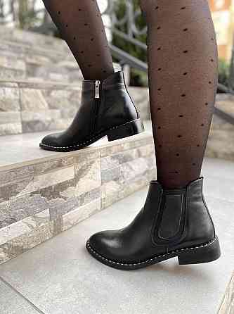 Vesna Стильні жіночі шкіряні демісезонні черевики весна-осінь на низькому каблуці чорні (2468) Коломыя