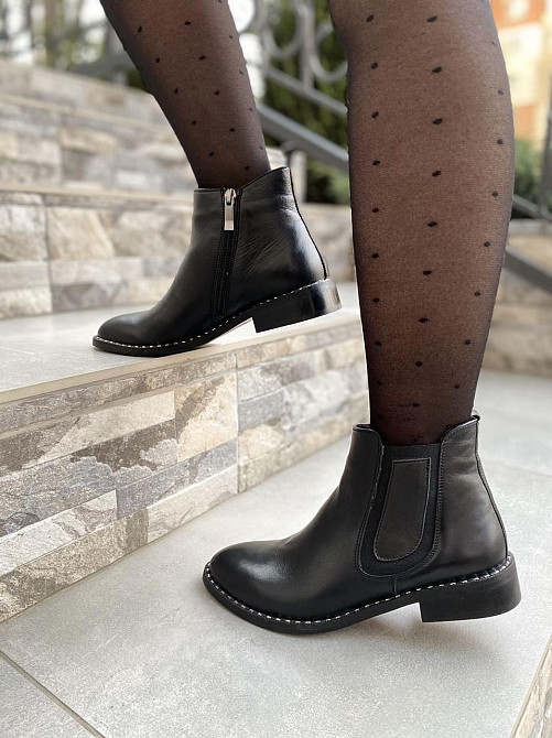 Vesna Стильні жіночі шкіряні демісезонні черевики весна-осінь на низькому каблуці чорні (2468) Коломия - фото 6