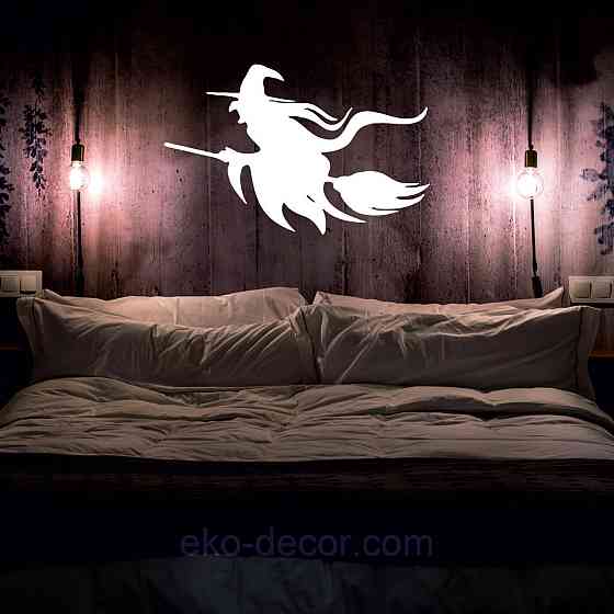 Декоративное настенное Панно «Ведьма на метле с котом», Декор на стену 50*35 см, Белый Киев