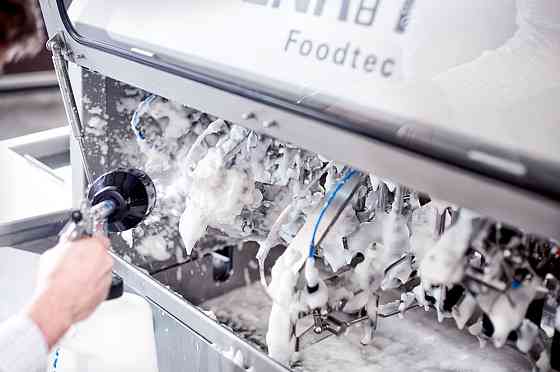 Пистолет пневматический''Tornado'' с насадкой-пеногенератором и 2-я насадками для труднодоступных мест(емкость1л,6bar,расход Одесса