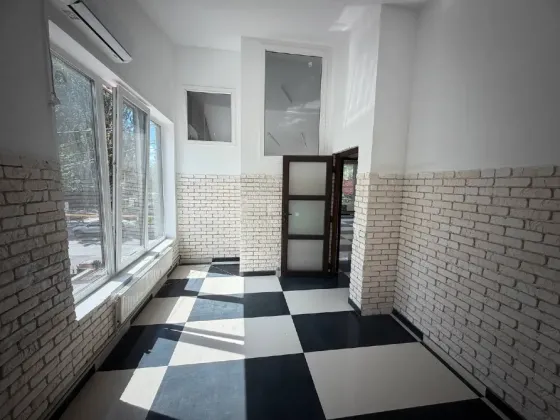 Під будь який вид діяльності Здам в оренду офіс, центр міста (Район нагорки) 1 велика кімната, 2 поменше. Дніпро