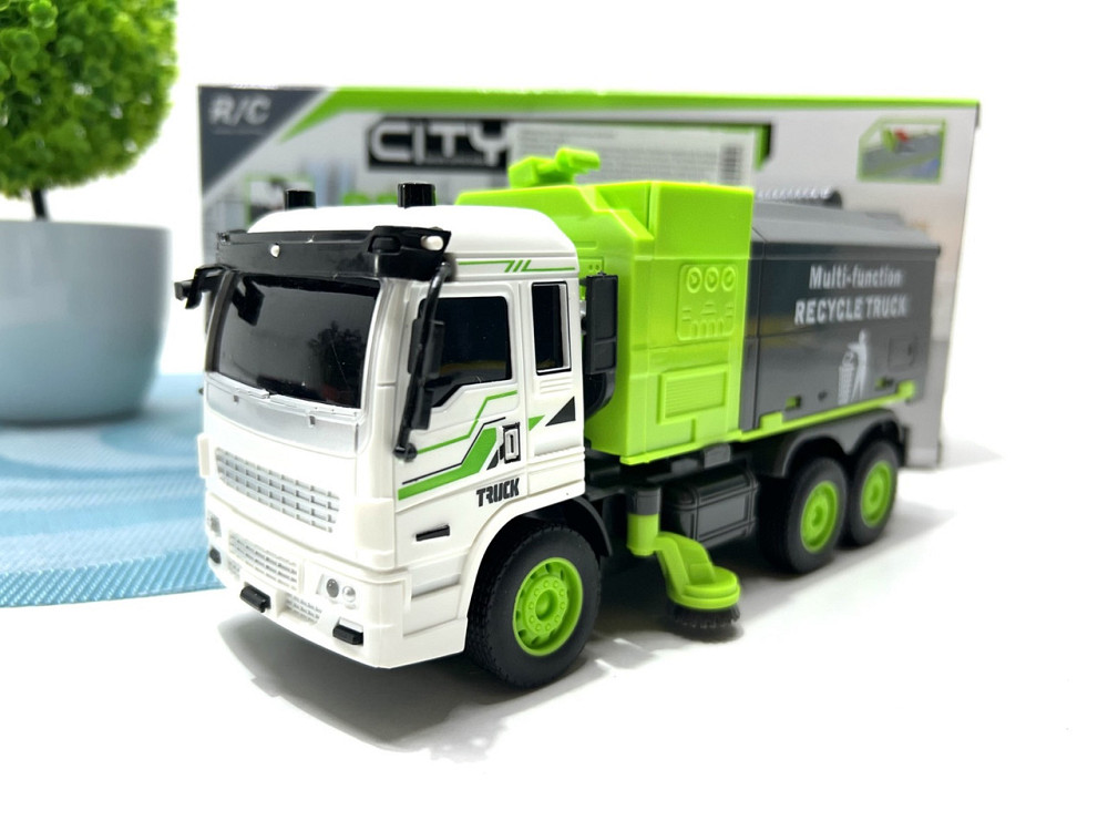 Машина сміттєвоз на радіокеруванні світло рухомі деталі на батарейках 20 см Зелена (999-699) Чернігів - фото 1