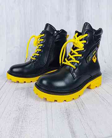 Детские демисезонные черные ботинки для девочек с тракторной желтой подошвой с желтыми шнурками 35,36 Николаев