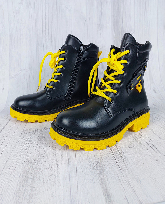 Детские демисезонные черные ботинки для девочек с тракторной желтой подошвой с желтыми шнурками 35,36 Николаев - изображение 5