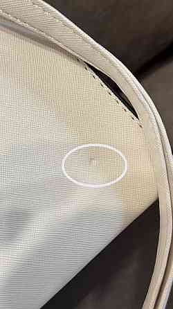 Сумочка из эко-кожи через плечо с цветным шарфом на ручке и брелоком (Белый) Винница