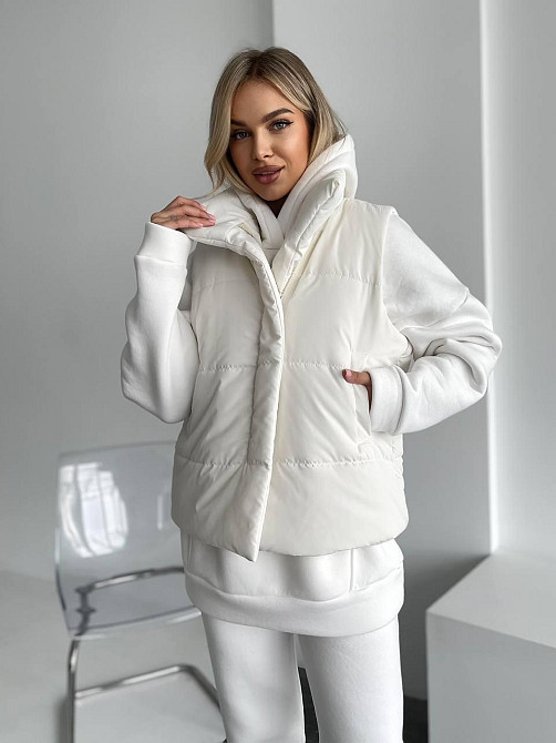 Жіноча тепла жилетка на блискавці без капюшона плащівка на синтепоні Молочний, 46/48 Одеса - фото 1