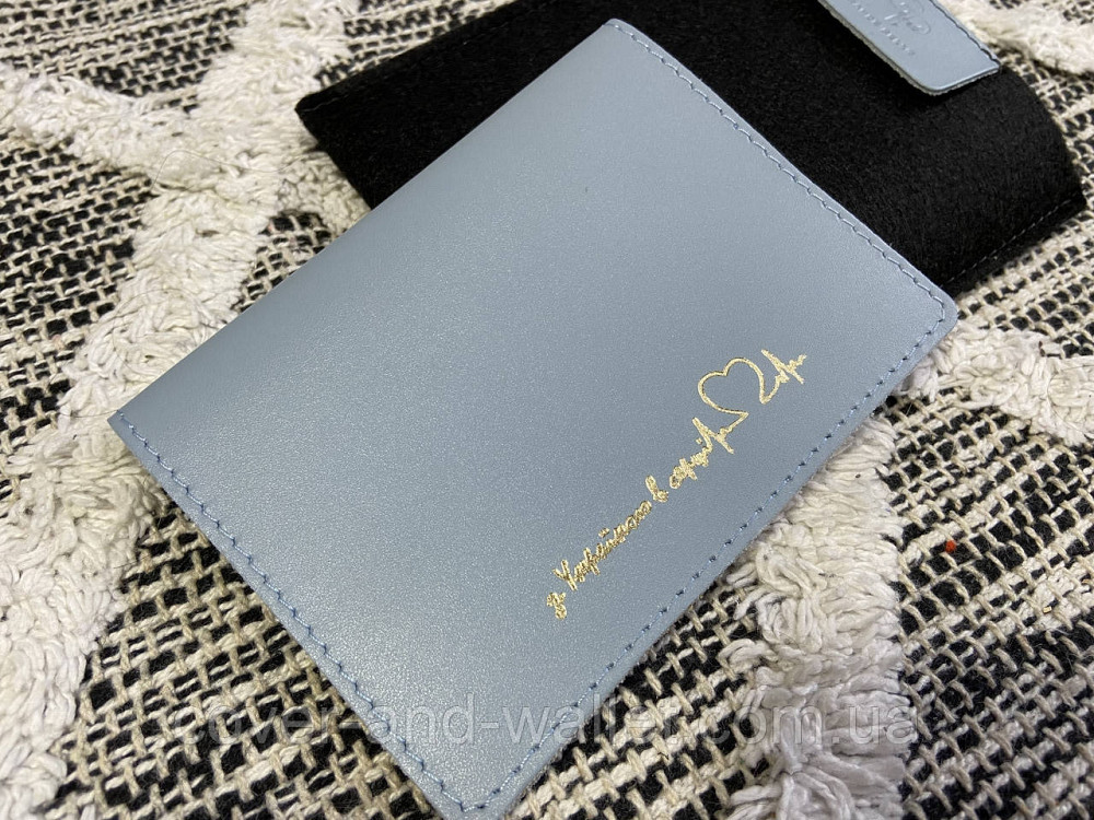 Патриотическая желто-голубая женская обложка на паспорт из натуральной кожи Grande Pelle Киев - изображение 1