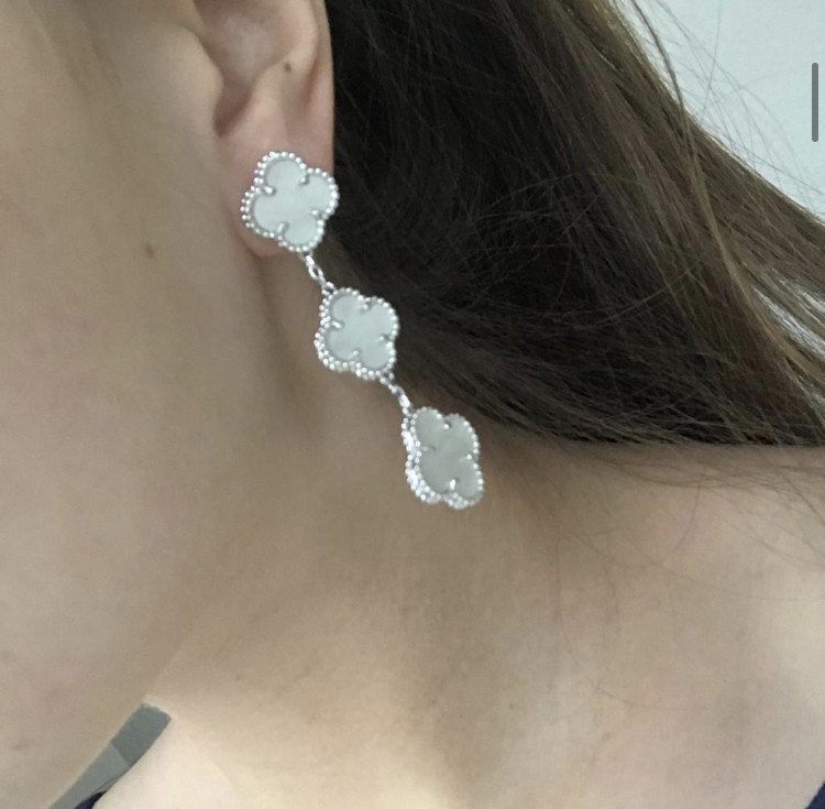 Сережки білі Vancleef Ванклиф срібло три квіточки Одеса - фото 2