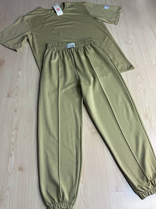 Костюм женский CAPPITONE 101212 оверсайз футболка и джогеры с нашивками хаки, хаки, M Киев - изображение 14