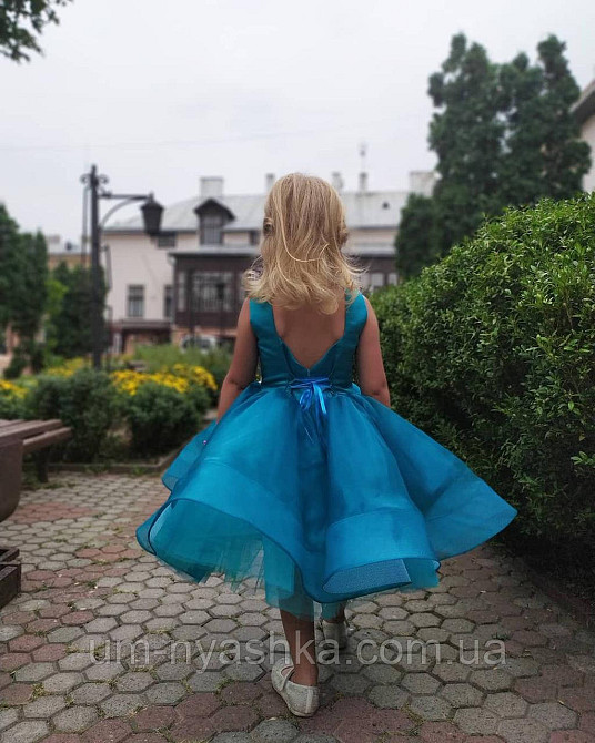 Розовое нарядное пышное платье 