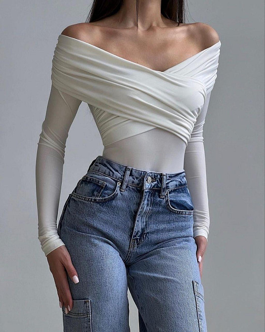 Жіночий романтичний боді з драпіруванням трикотаж масло Молочний Одеса - фото 8