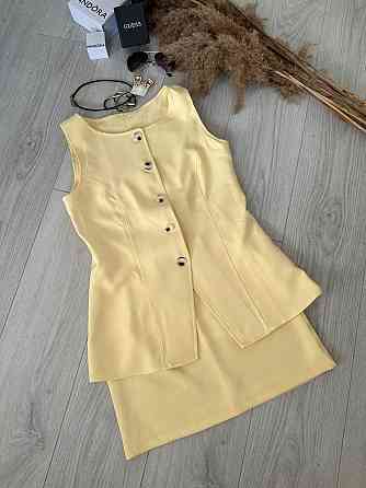 Жіночий базовий костюм-двійка: подовжений жилет і мініспідниця зі щільної костюмки Жовтий, 46/48 Одеса