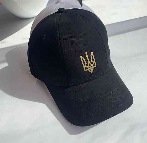 Чорна Кепка із золотим гербом України Чернівці