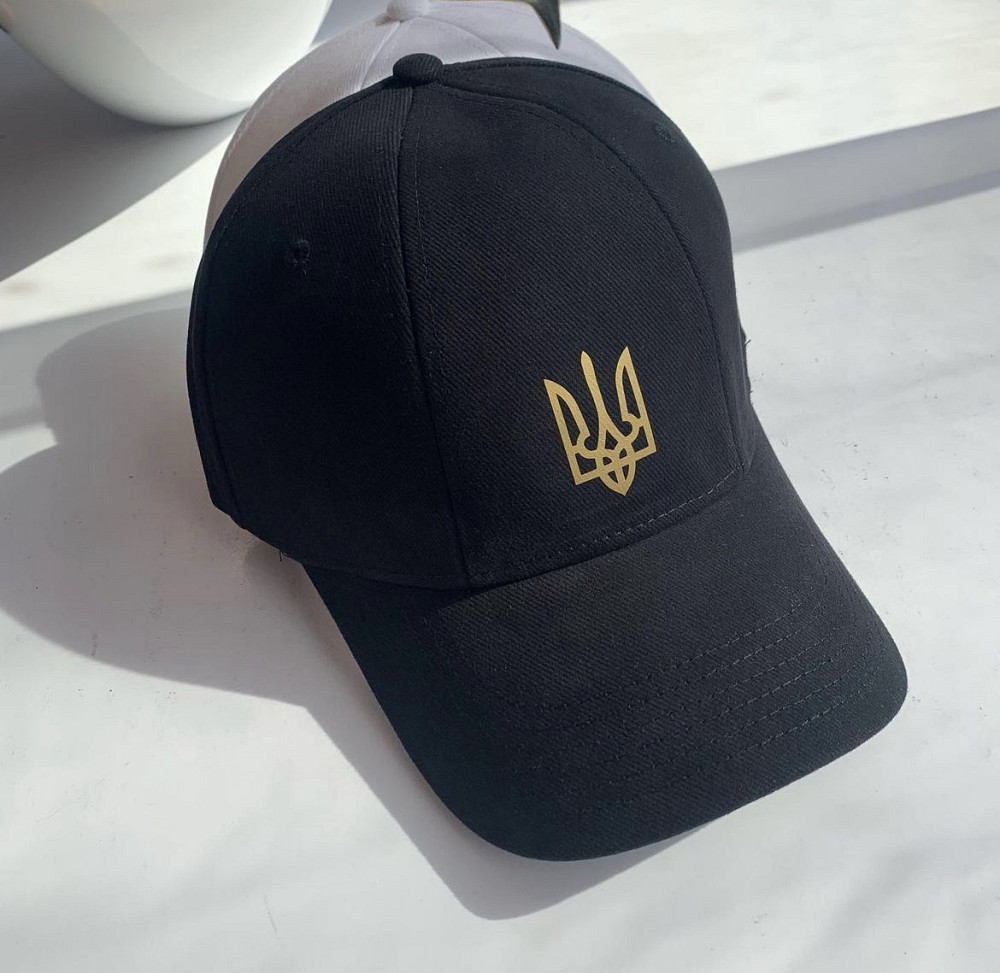 Чорна Кепка із золотим гербом України Чернівці - фото 1
