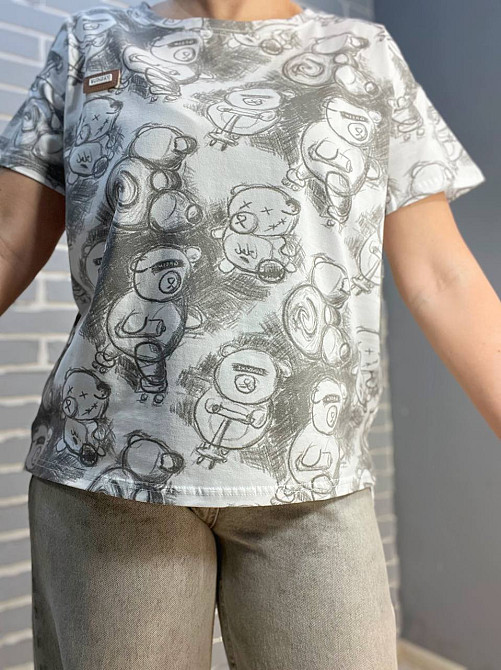 Футболка женская JIANMEI 076 рисунок мишки свободного кроя one size белая, белый, one size Киев - изображение 4