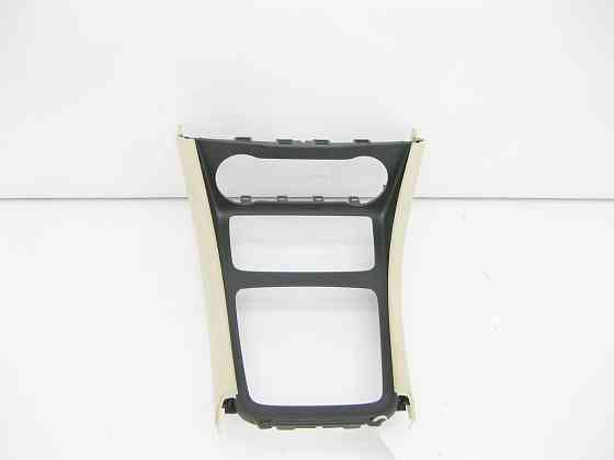 Mercedes-Benz  A1766807200 8L36 Декоративна вставка в підлокітник під блок керування кліматом та підсклянники CLA Shooting Brake X117 CLA C117 GLA X15 Одеса