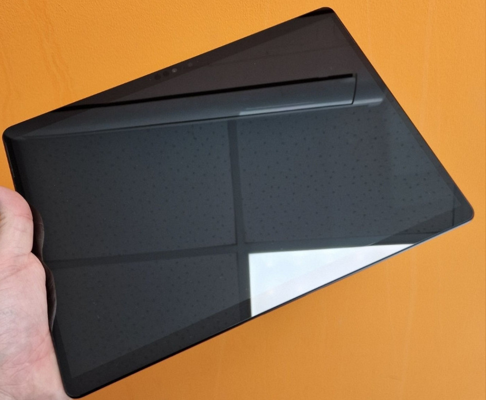 Планшет: Microsoft Surface Pro X 13