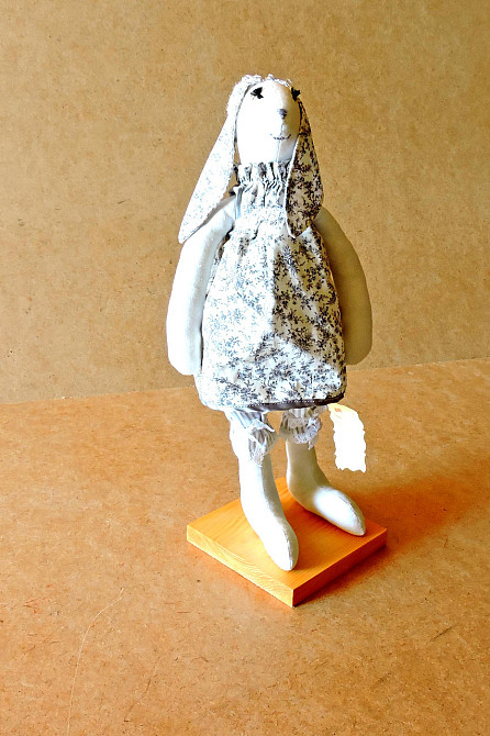 Подставка для кукол 