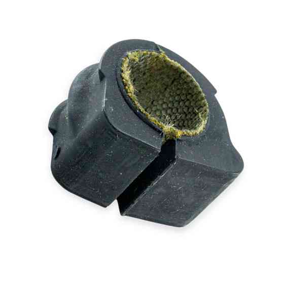 Втулка передняя Шкода Octavia (98-10), Фольцваген Bora, Golf IV (d-23 мм) стабилизатора Мукачево