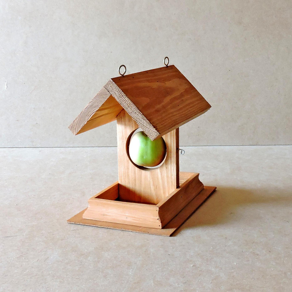 Кормушка садовая для птиц 