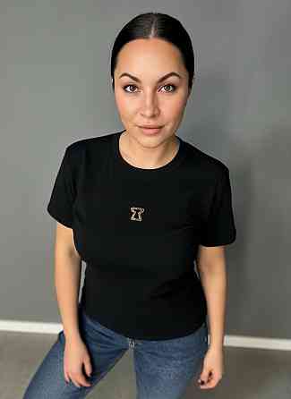 Футболка жіноча A-N 911-21 з аплікацією камінців силует замка базова one size, чорний, one size Київ