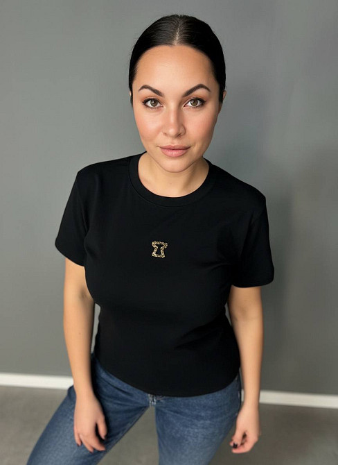 Футболка жіноча A-N 911-21 з аплікацією камінців силует замка базова one size, чорний, one size Київ - фото 6