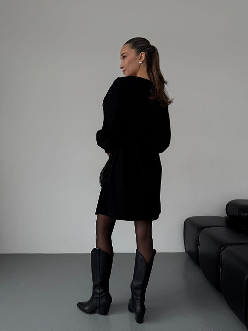 Женское базовое платье свободного кроя с объемными рукавчиками микровельвет Черный, 46/48 Одесса - изображение 9
