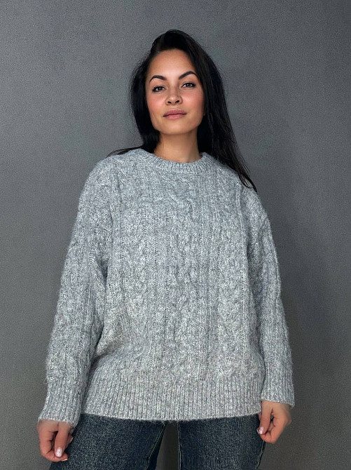 Свитер женский A-N 3324 оверсайз крупная вязка букле косы длинный one size, светло-серый, one size Киев - изображение 11