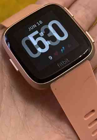 СМАРТ-годинник: FitBit Versa, фітнес Трекер! Київ