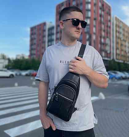 Чоловіча сумка-слінг шкіряна 18х32х7, крос боді для прогулянок Tiding Bag A25F-5060A чорна Київ