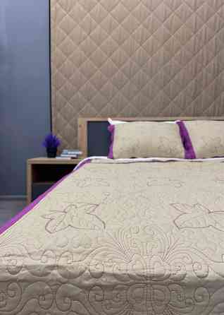 Покривало стьобане з наволочками Expo Trade листя 220x220 (+-10 см) бежевий з пурпуровим (85-147) Київ