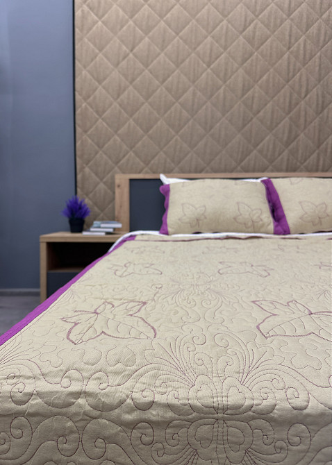 Покривало стьобане з наволочками Expo Trade листя 220x220 (+-10 см) бежевий з пурпуровим (85-147) Київ - фото 6