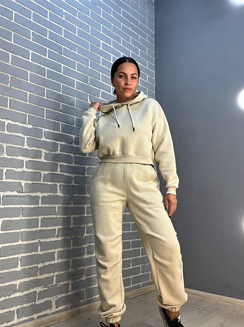 Костюм женский Quzen 478-480 короткое худи с капюшоном и брюки джоггеры на резинке флис светло бежевый, світло-бежевый, M Киев - изображение 10