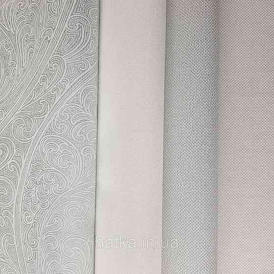 Шпалери метрові вінілові на флізелін Villa Marburg Lombardi вензель великий структурний сріблясті на білому Київ