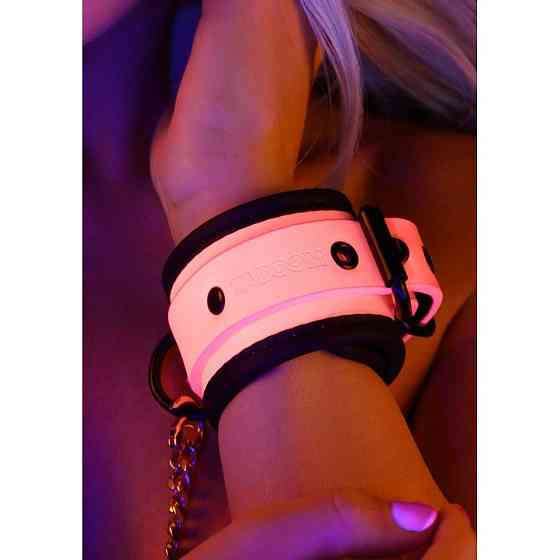 Наручники, що світяться в темряві Taboom Wrist Cuffs, рожеві Sex Aura Київ