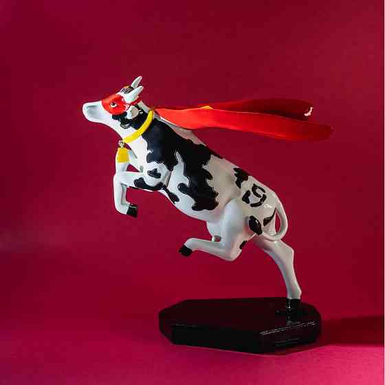 Коллекционная статуэтка корова Super Cow, Size M Ровно