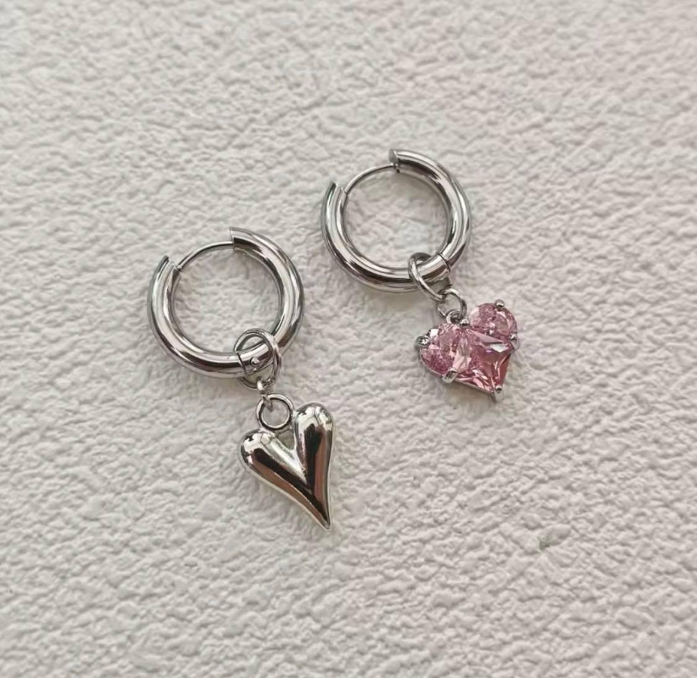 Серьги конго несимметричные серебро сердца подвески металлическое и розовый циркон Киев - изображение 1