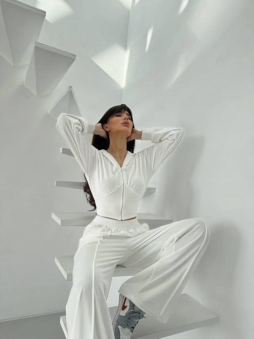 Жіночий прогулянковий костюм-двійка: кофта на блискавці та штани з велюру Білий, 46/48 Одеса - фото 5