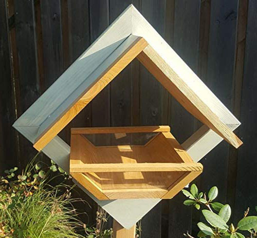 Кормушка на стойке 