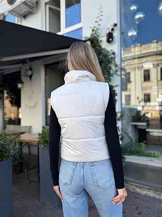 Жіноча утеплена жилетка на блискавці плащівка лак на синтепоні Одеса