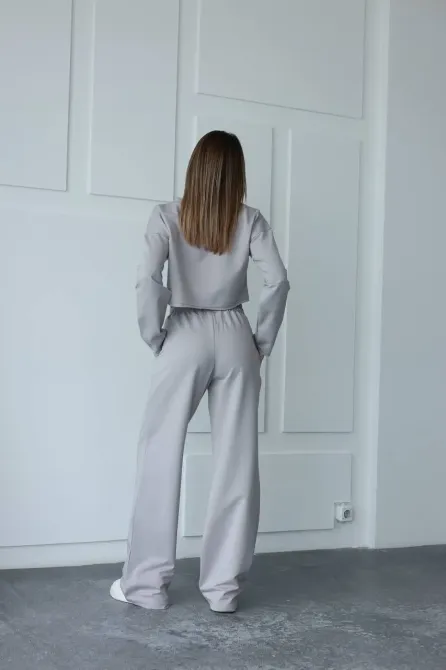 Стильний костюм із кроп-світшотом та прямими штанами Одеса - фото 10