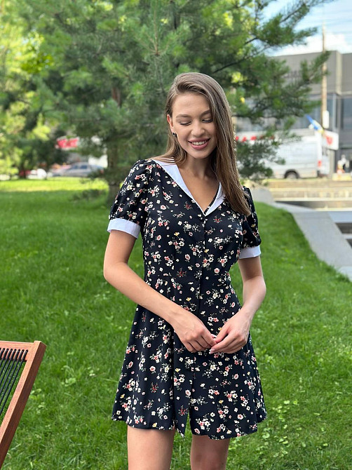 Жіноча міні-сукня з білим комірцем Чорний з квітами XS-S Харків - фото 2