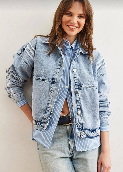 Женская джинсовая оверсайз куртка с лампасами 100% коттон Одесса - изображение 6