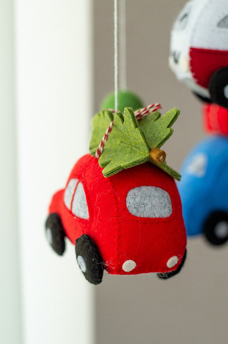 Дитячий музичний мобіль на ліжечко для немовлят WooolyWool «Святкові машинки» з 35 мелодіями Київ - фото 7