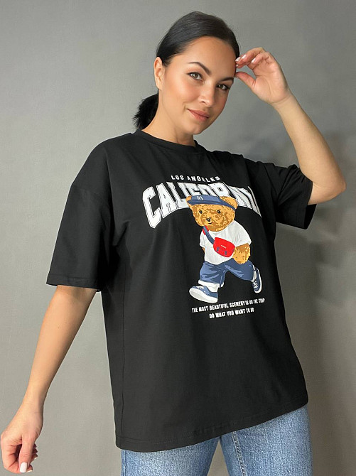 Футболка жіноча 25125 A-N оверсайз подовжена вільний крій з принтом ведмедик напис CALIFORNIA one size, чорний, one size Київ - фото 5
