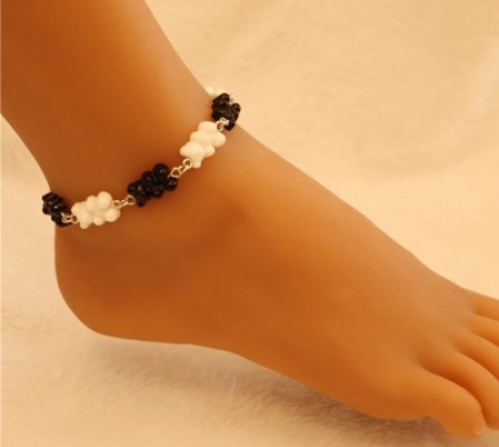 Браслет з мармеладними ведмедиками на ногу чорно-білий - довжина 18см + 4см, регулюється, смола, цинковий сплав Київ - фото 1