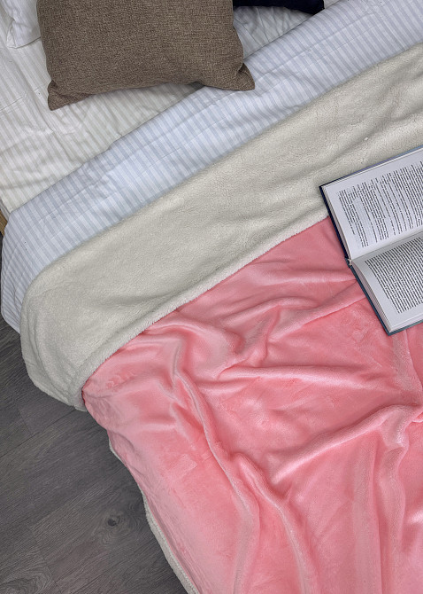 Плед двосторонній 155х200 см (+-5см) із штучною овчиною Рожевий з білим (87-061) Київ - фото 6