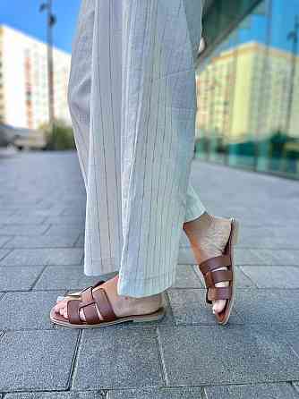 Jasmine Стильні жіночі шкіряні шльопанці на плоскій підошві коричневі Jasmine 407 р. 36-40 / Шл Коломыя