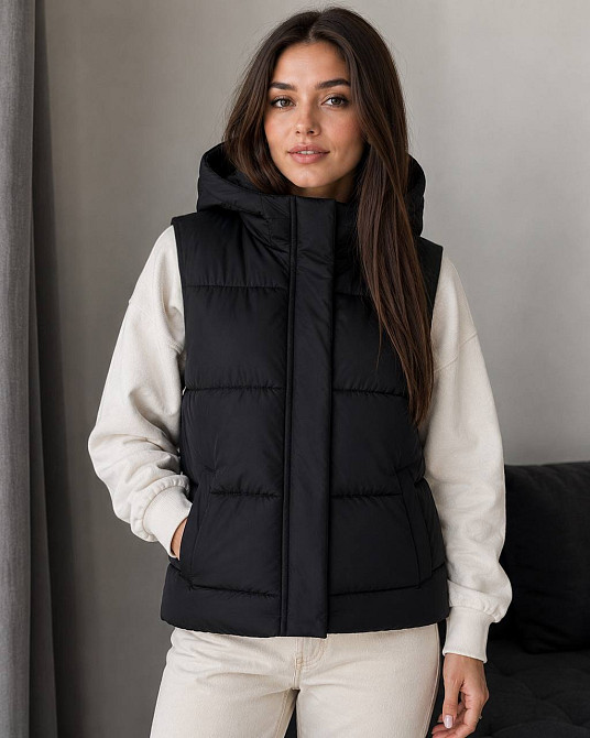 Женская жилетка Lady Yep 7015-2 с капюшоном средняя длина черная, черный, 44 Киев - изображение 7
